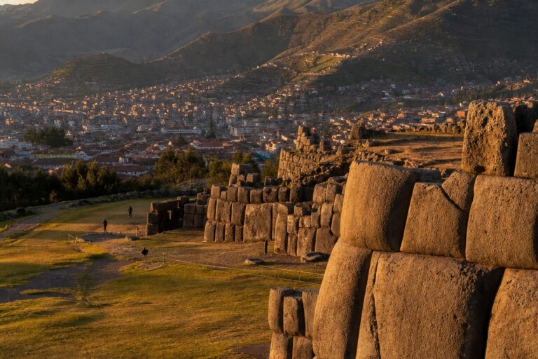 Sacsayhuamán al amanecer